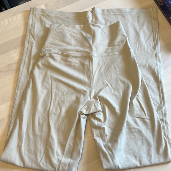 TNA Action Flare Legging - Picture 2 of 5